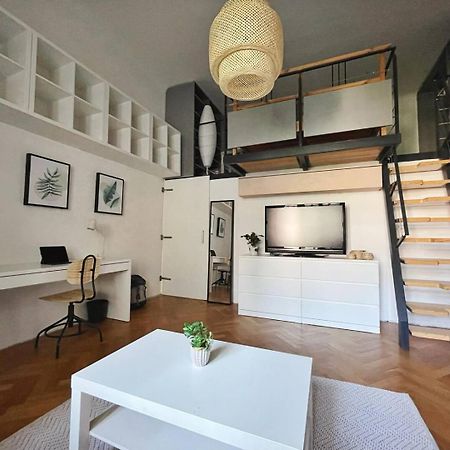 Netradicny Apartman V Centre Pozsony Kültér fotó