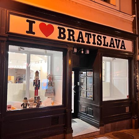 Netradicny Apartman V Centre Pozsony Kültér fotó