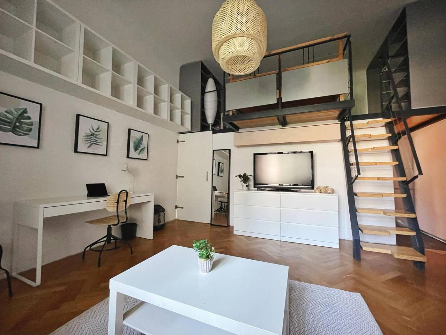 Netradicny Apartman V Centre Pozsony Kültér fotó
