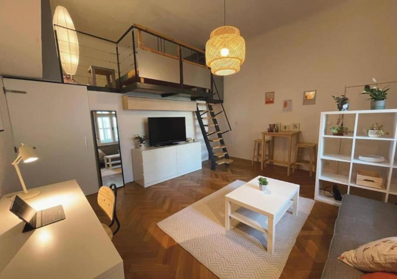 Netradicny Apartman V Centre Pozsony Kültér fotó