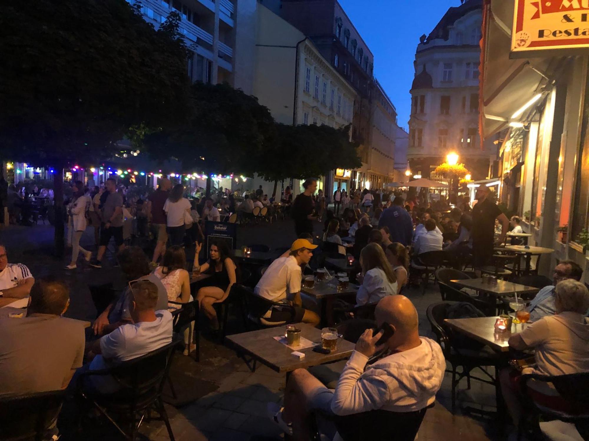 Netradicny Apartman V Centre Pozsony Kültér fotó